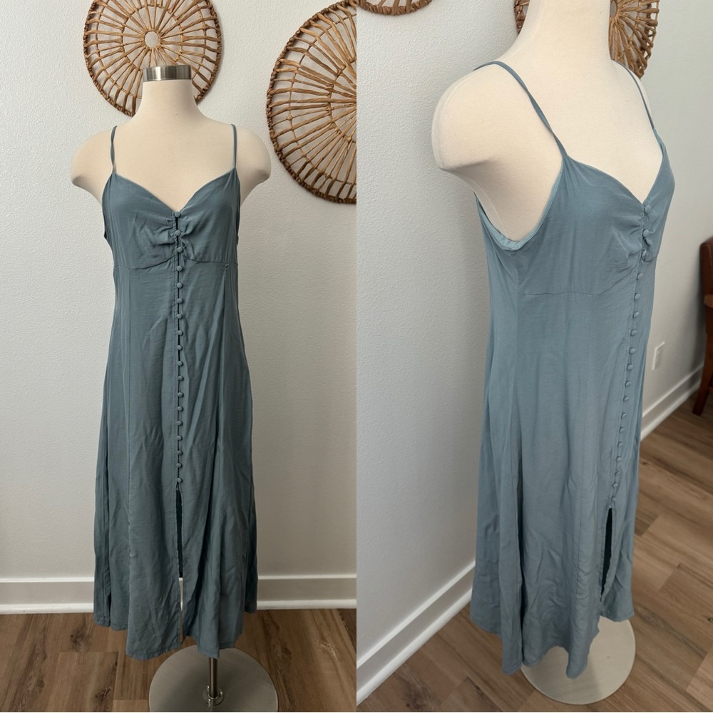 Blue button down midi dress‎